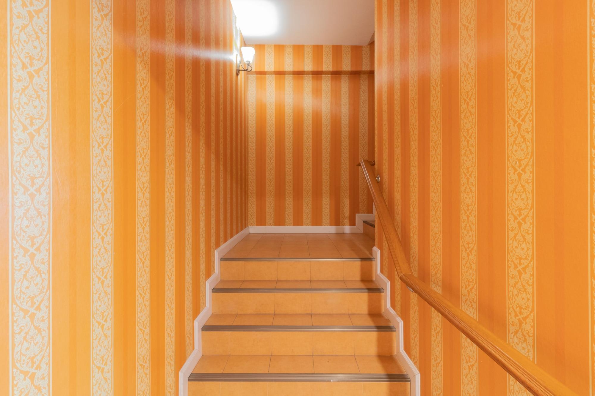 J&Y Hotel Latphrao 35 Бангкок Экстерьер фото
