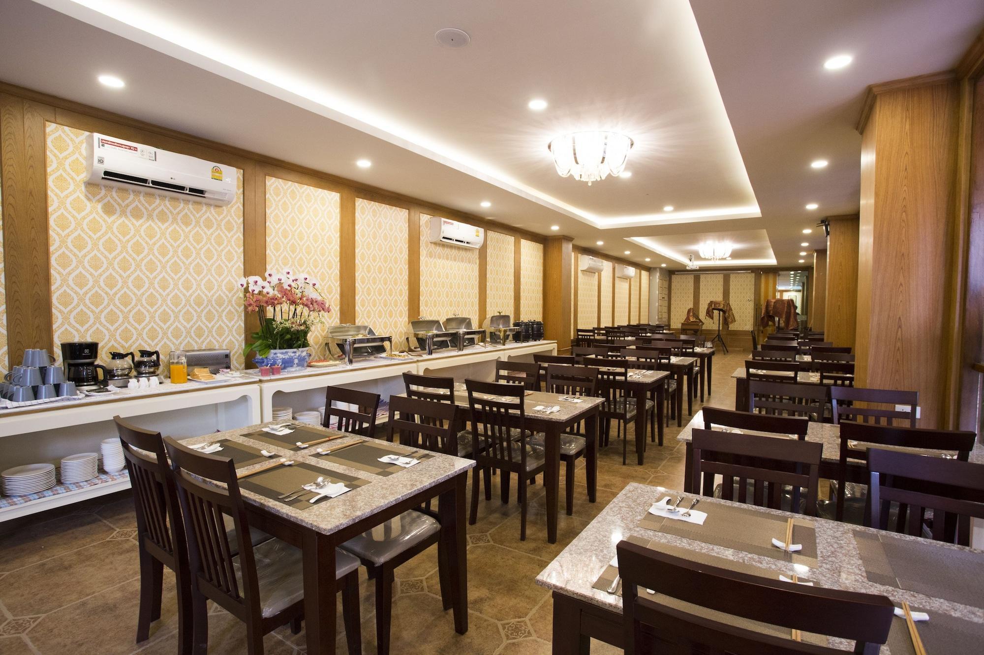 J&Y Hotel Latphrao 35 Бангкок Экстерьер фото