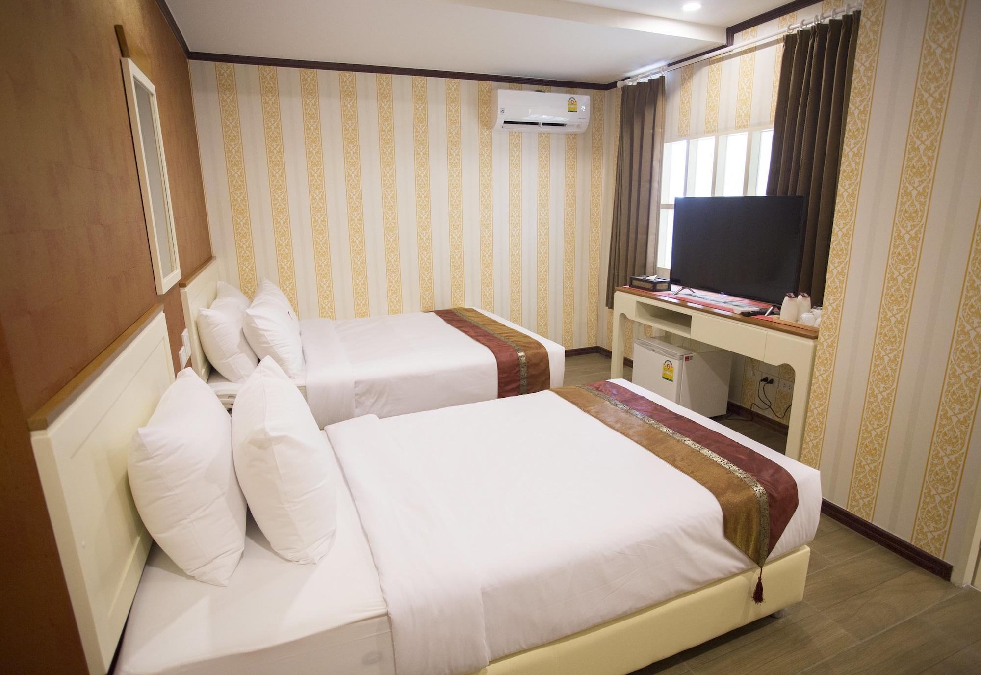 J&Y Hotel Latphrao 35 Бангкок Экстерьер фото