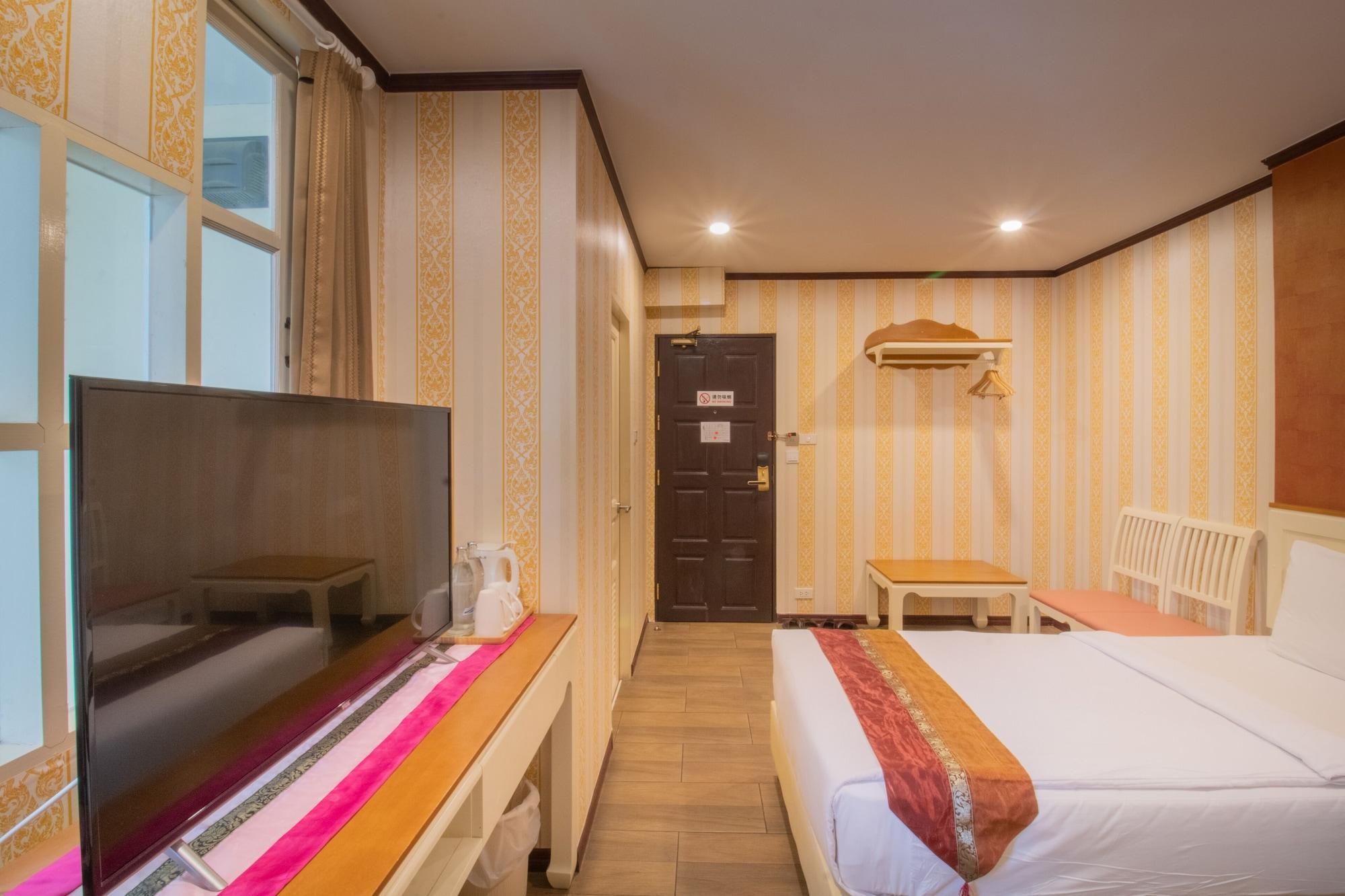 J&Y Hotel Latphrao 35 Бангкок Экстерьер фото