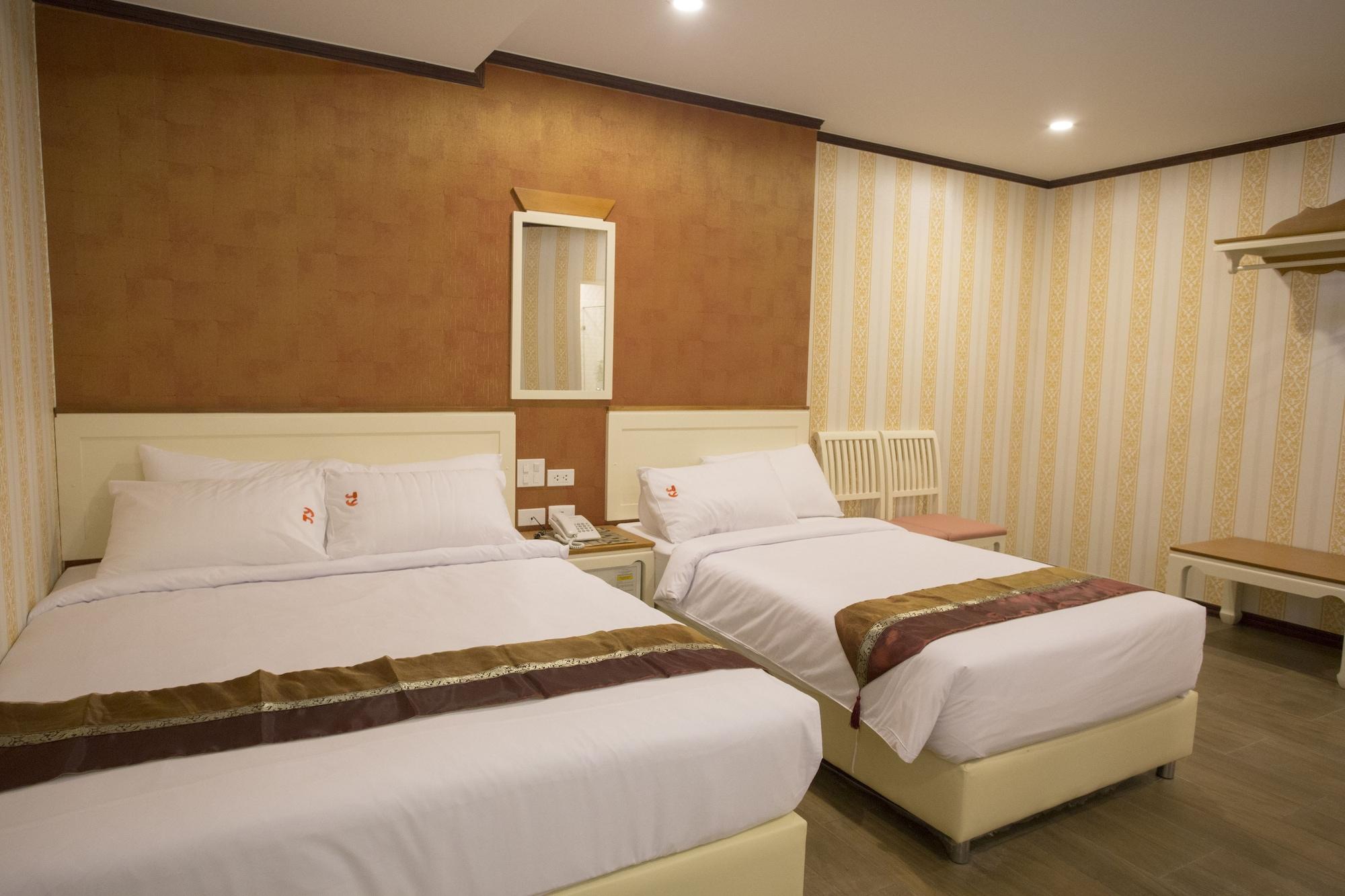 J&Y Hotel Latphrao 35 Бангкок Экстерьер фото