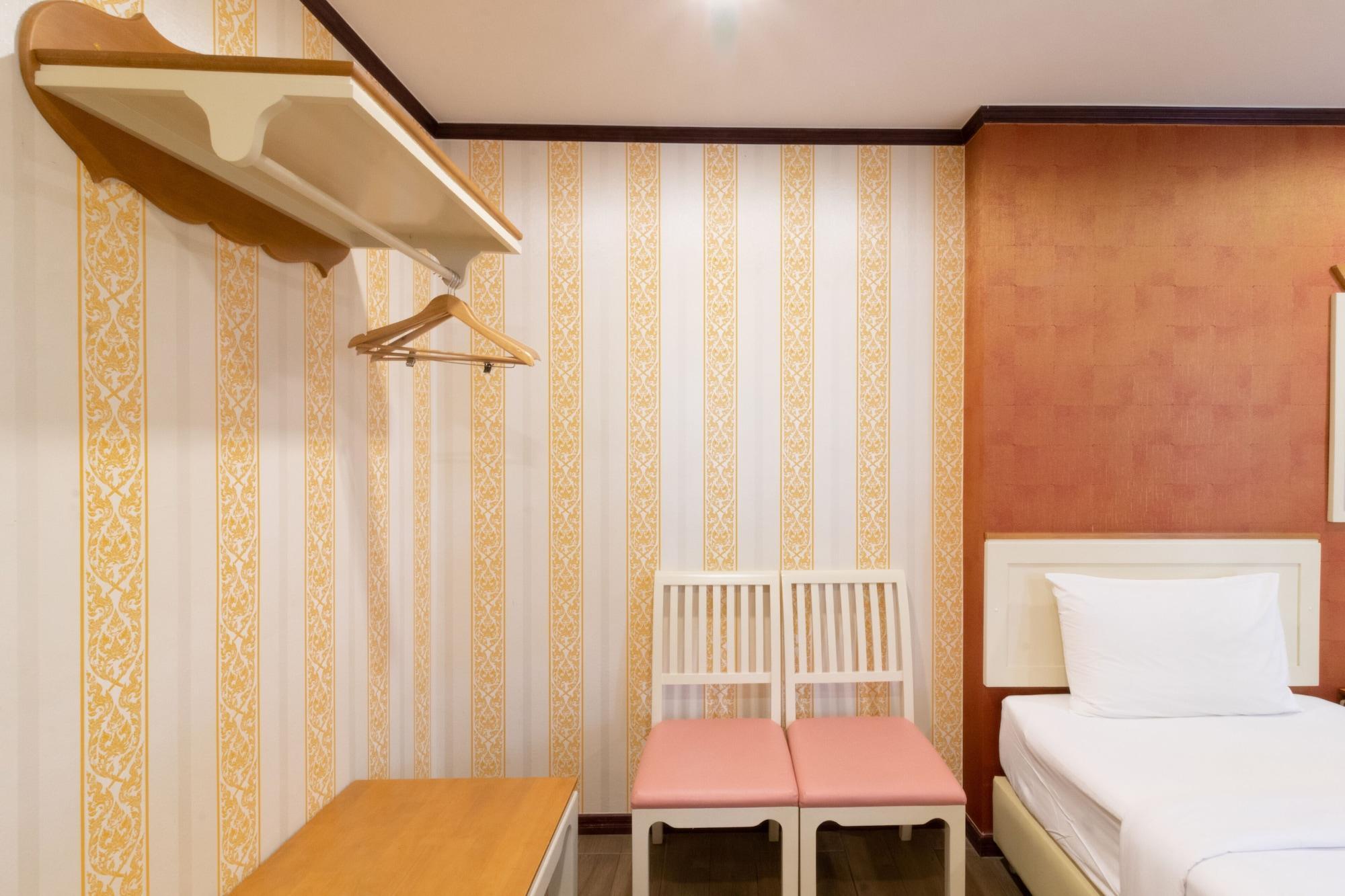J&Y Hotel Latphrao 35 Бангкок Экстерьер фото