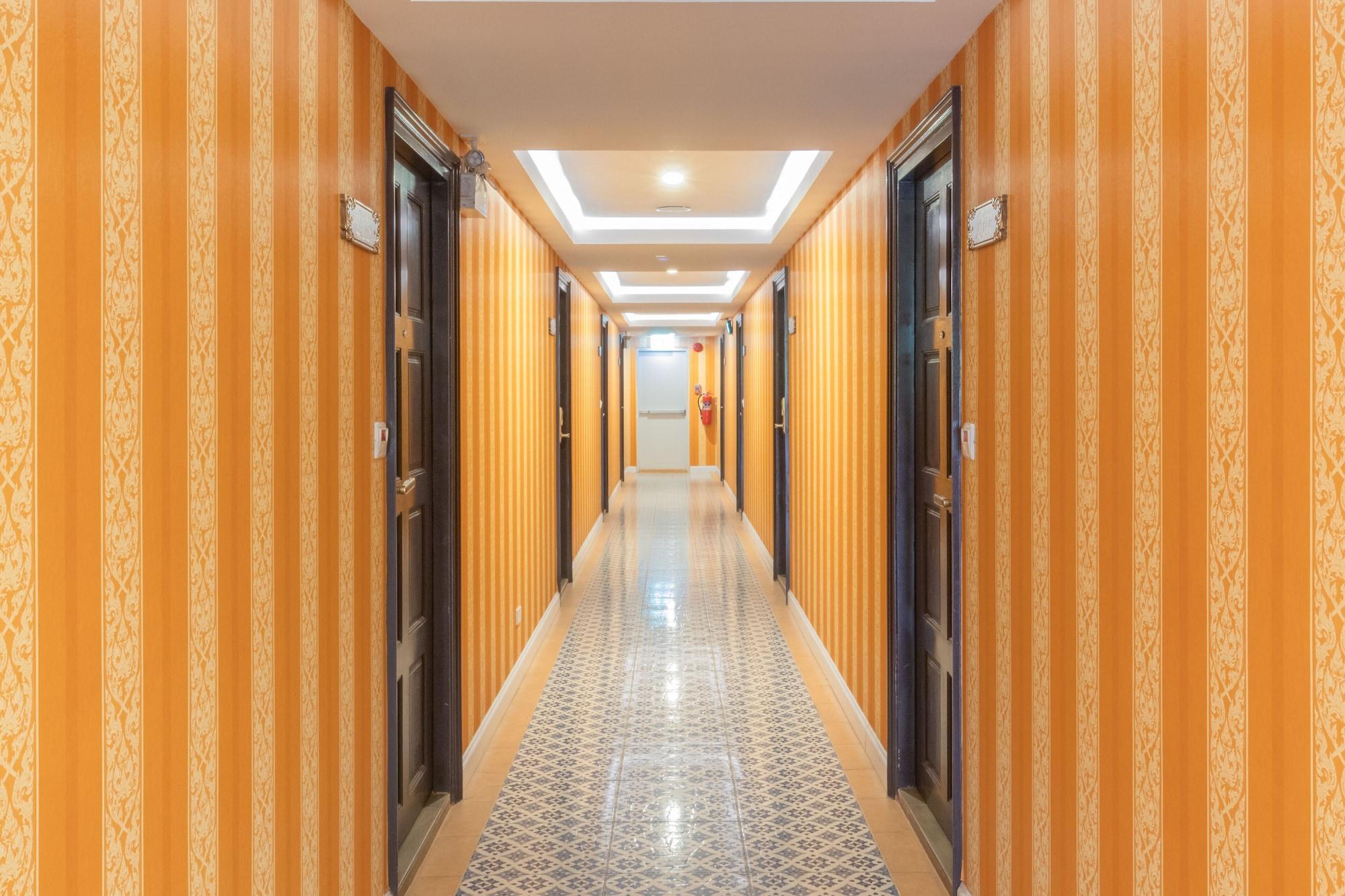 J&Y Hotel Latphrao 35 Бангкок Экстерьер фото