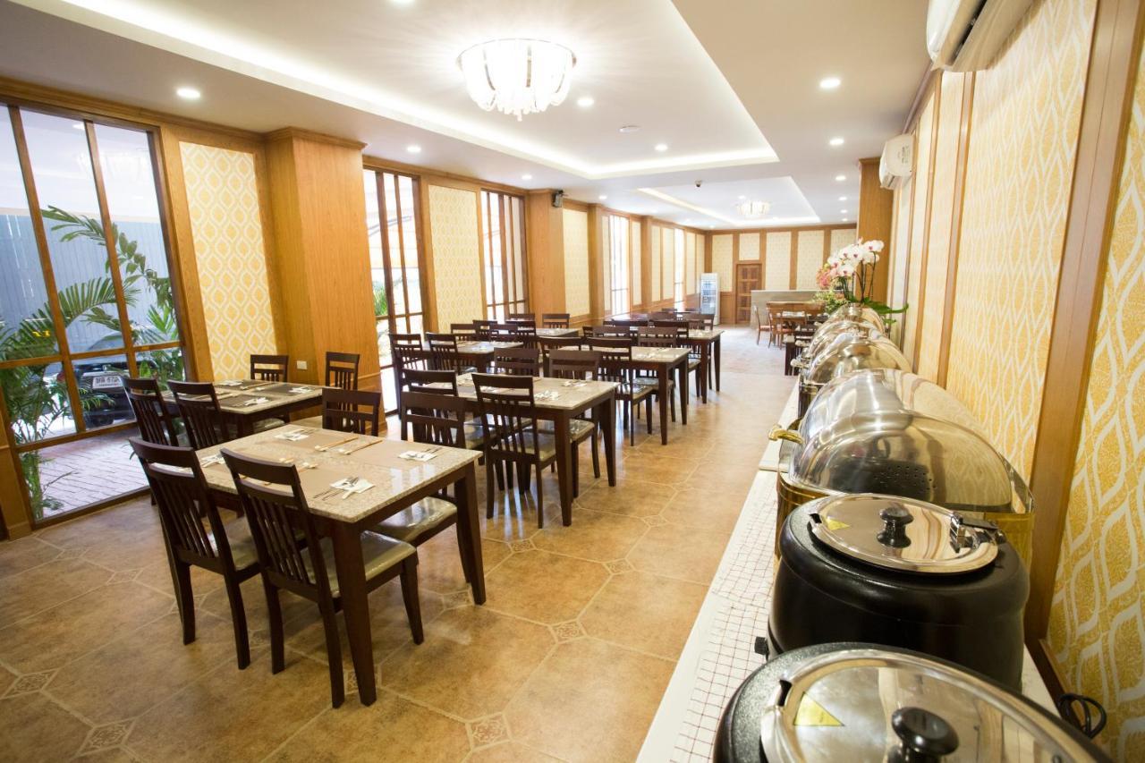 J&Y Hotel Latphrao 35 Бангкок Экстерьер фото