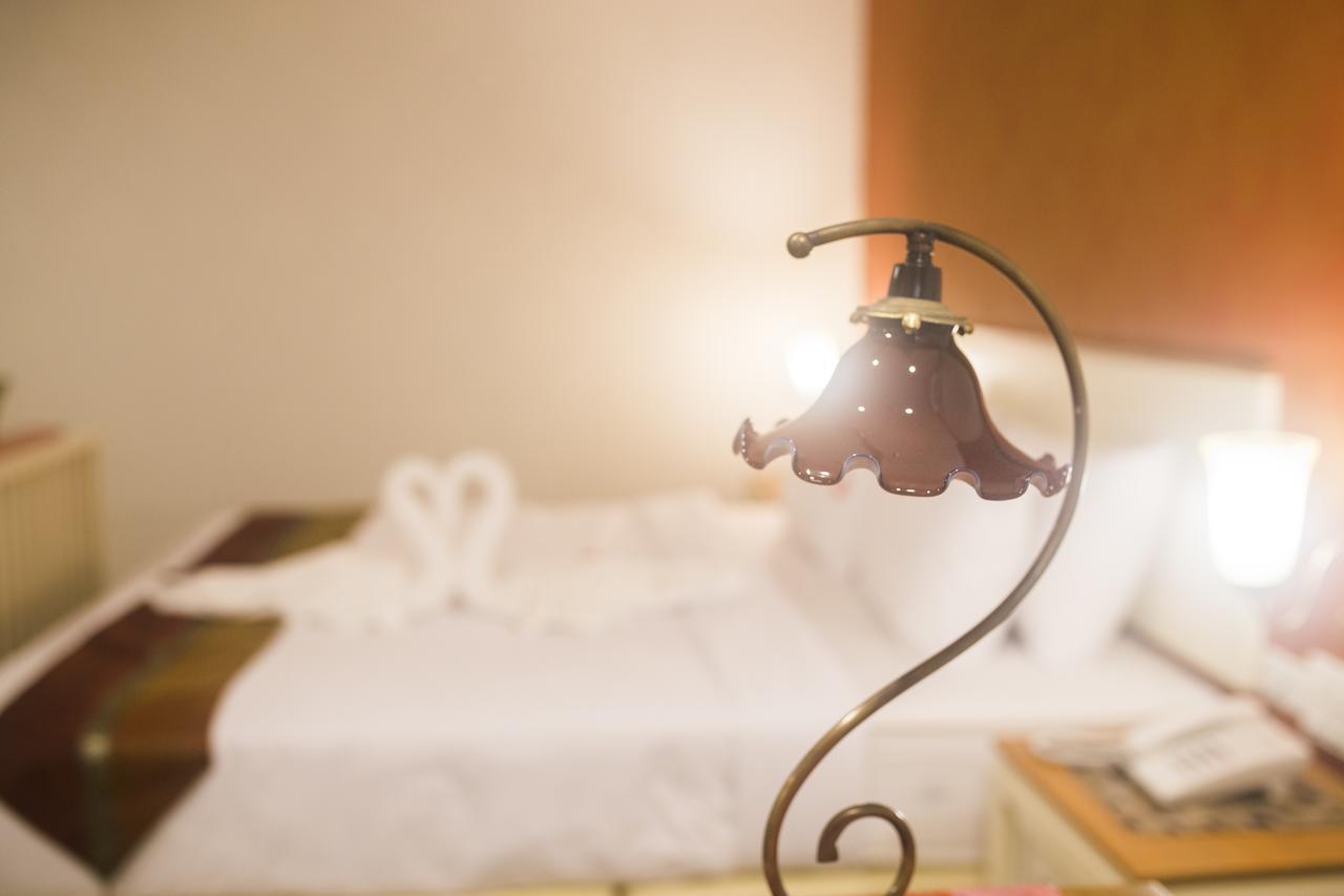 J&Y Hotel Latphrao 35 Бангкок Экстерьер фото