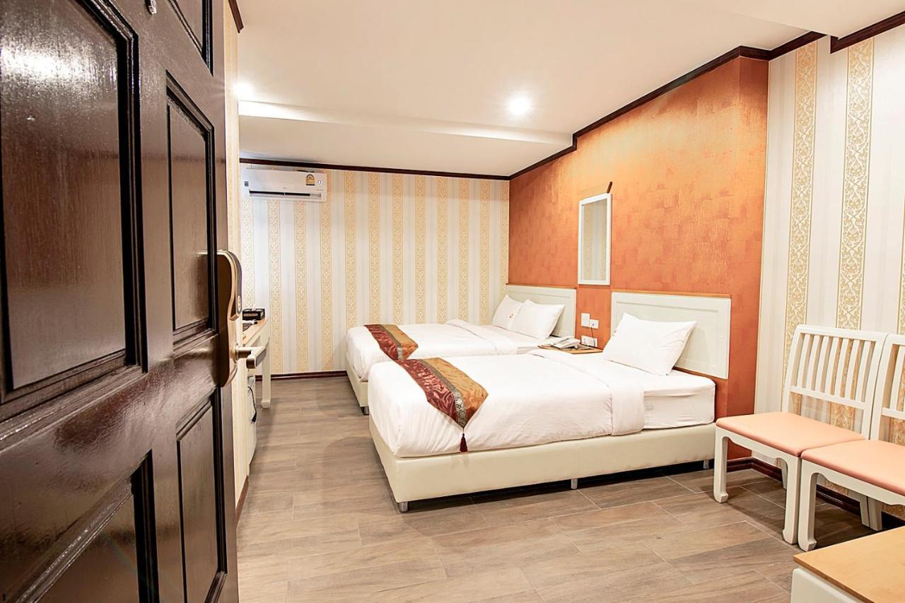 J&Y Hotel Latphrao 35 Бангкок Экстерьер фото