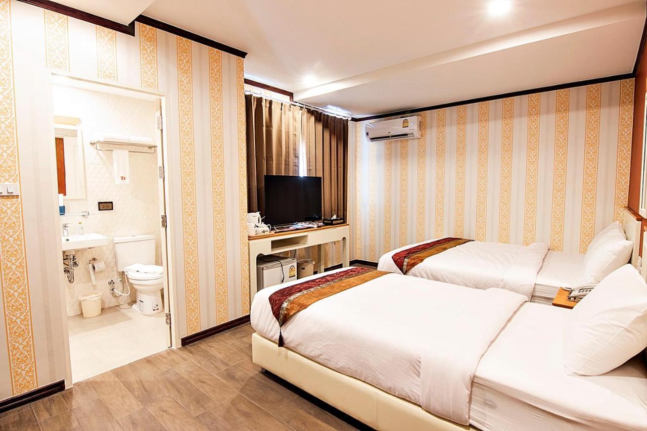 J&Y Hotel Latphrao 35 Бангкок Экстерьер фото