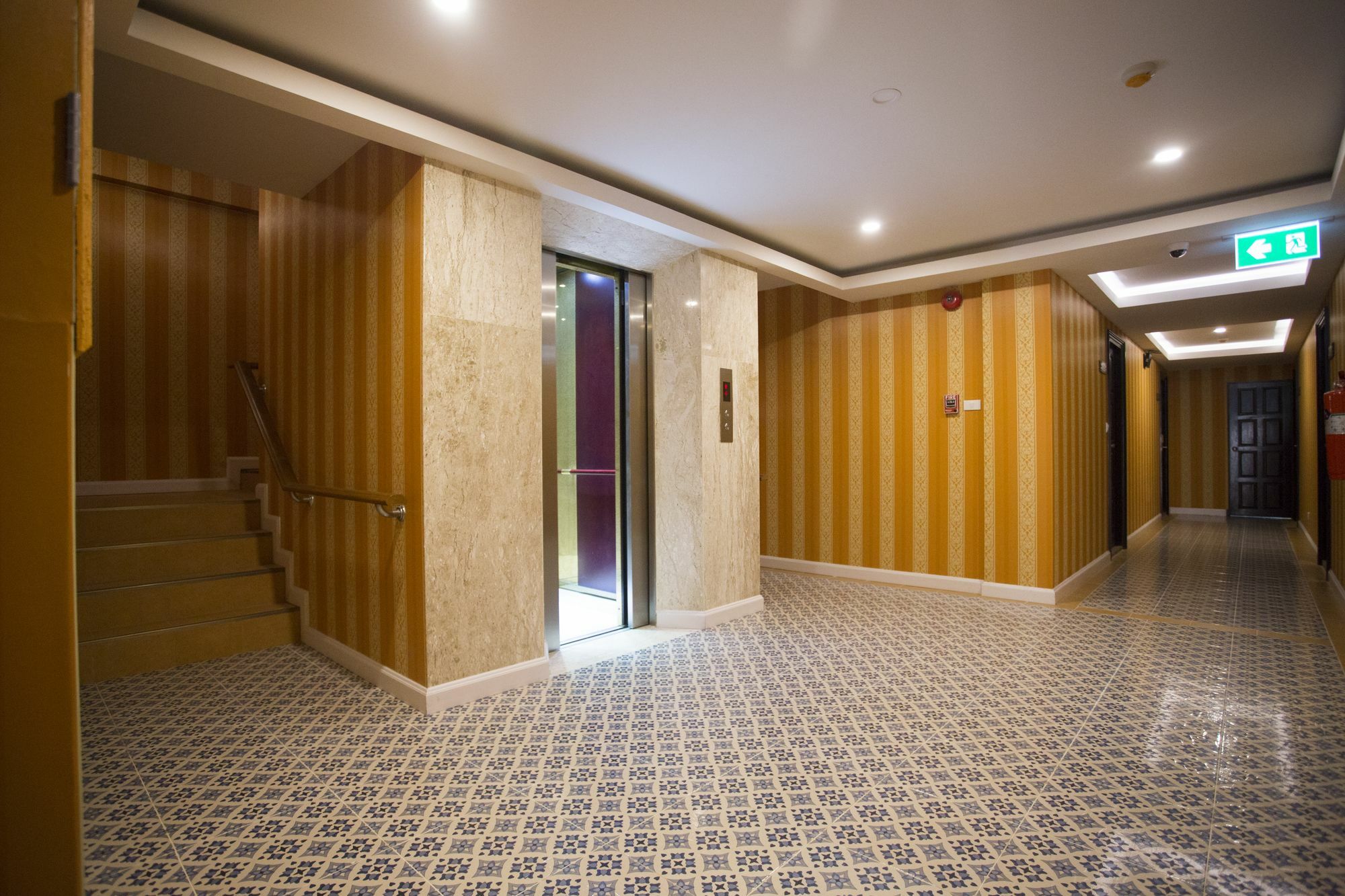 J&Y Hotel Latphrao 35 Бангкок Экстерьер фото