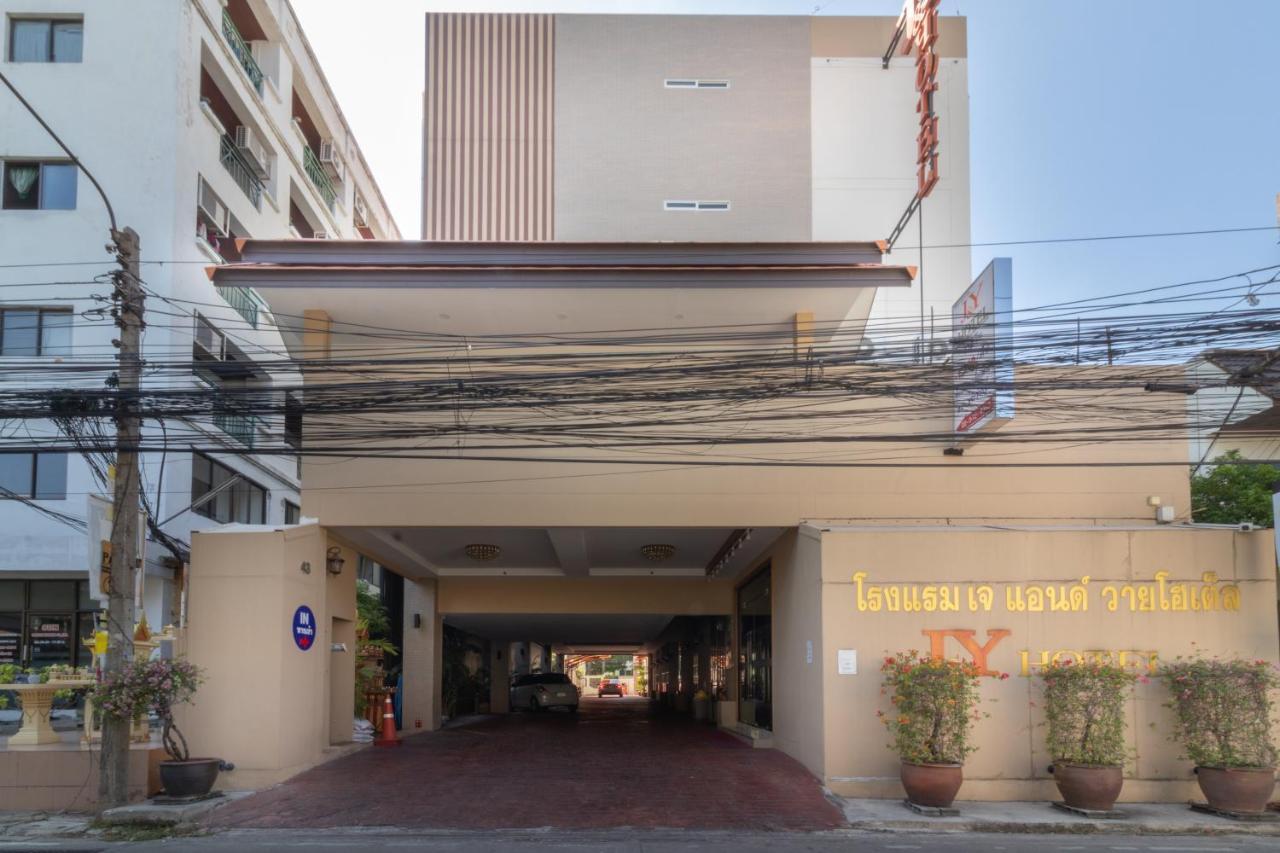 J&Y Hotel Latphrao 35 Бангкок Экстерьер фото